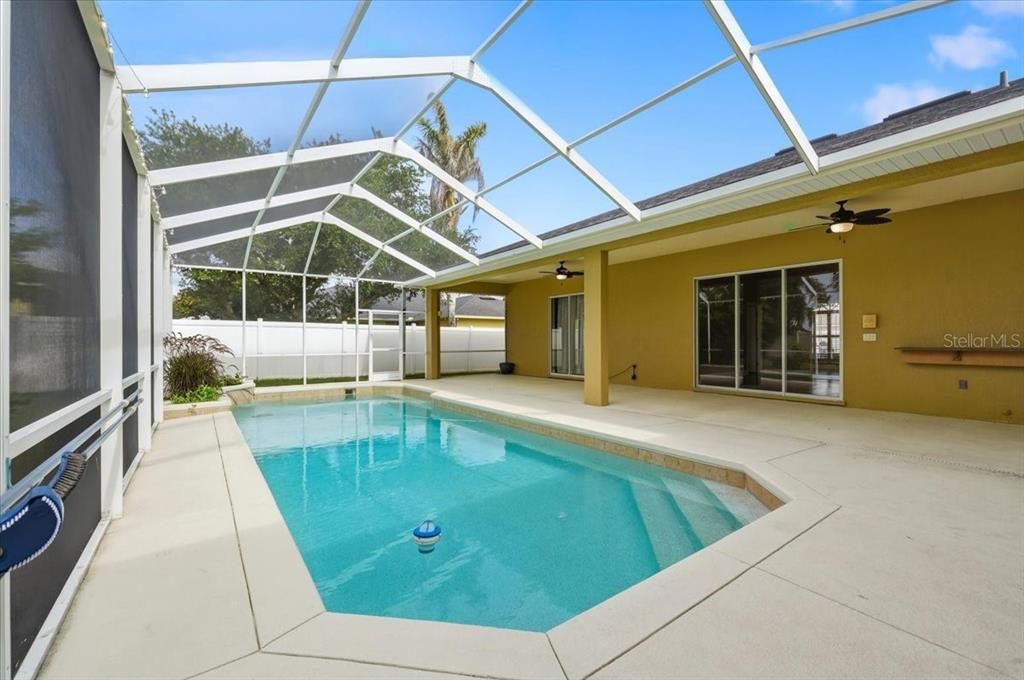 For Sale: $525,000 (4 beds, 2 baths, 2583 Square Feet)