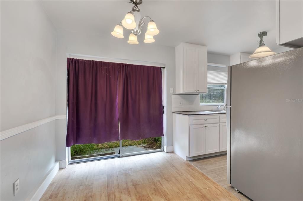 For Sale: $275,000 (3 beds, 1 baths, 954 Square Feet)