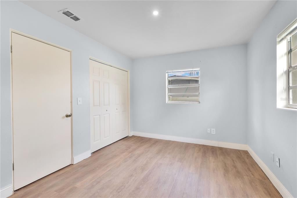 For Sale: $275,000 (3 beds, 1 baths, 954 Square Feet)