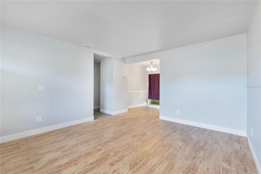 For Sale: $275,000 (3 beds, 1 baths, 954 Square Feet)