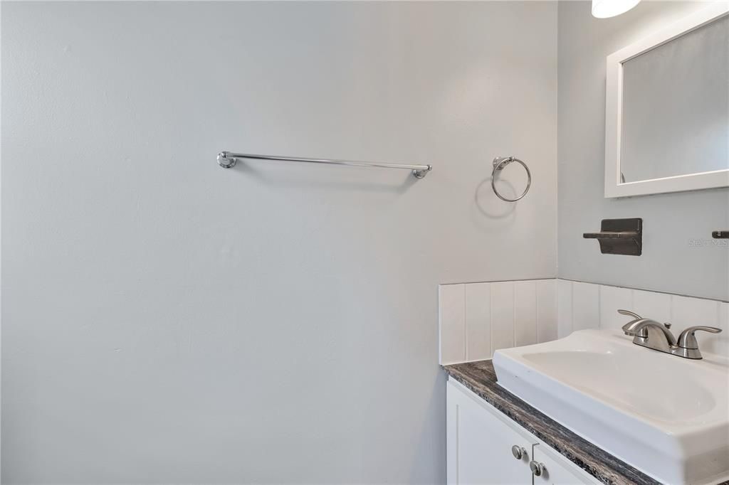 For Sale: $275,000 (3 beds, 1 baths, 954 Square Feet)