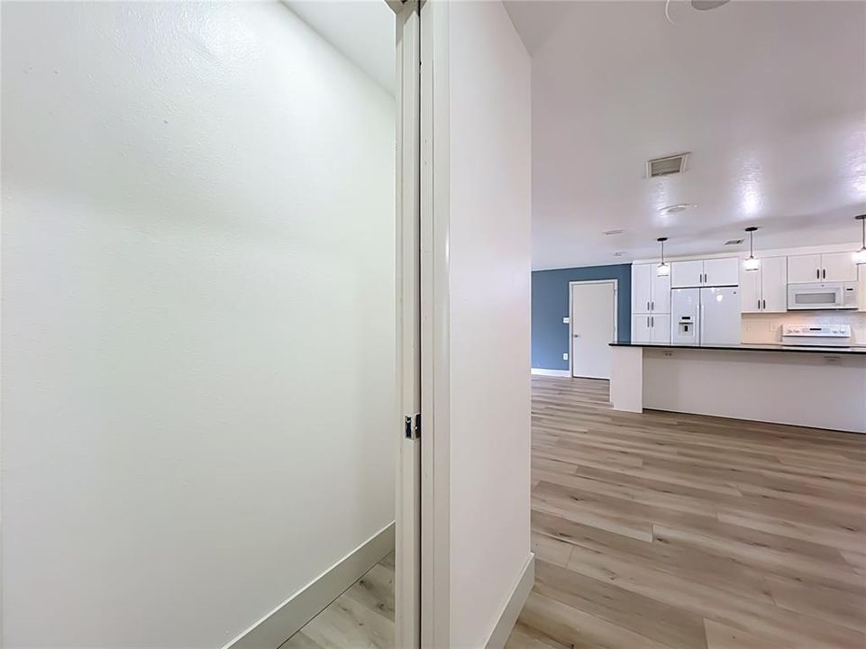 На продажу: $479,900 (4 спален, 2 ванн, 1727 Квадратных фут)