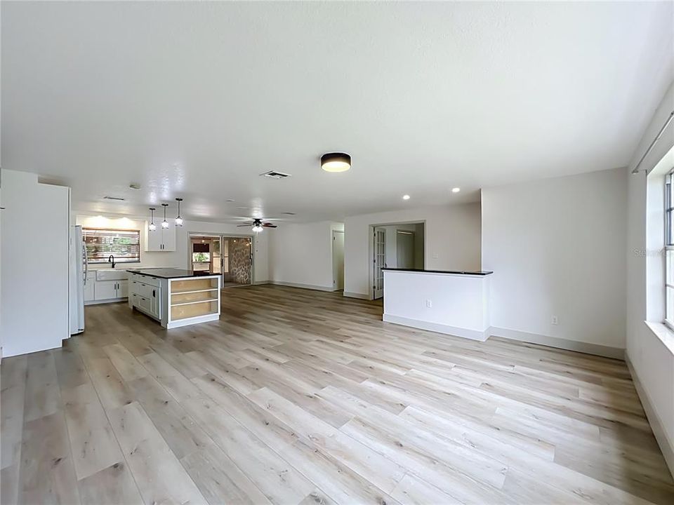 На продажу: $479,900 (4 спален, 2 ванн, 1727 Квадратных фут)