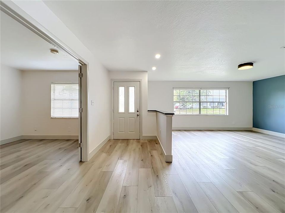 На продажу: $479,900 (4 спален, 2 ванн, 1727 Квадратных фут)