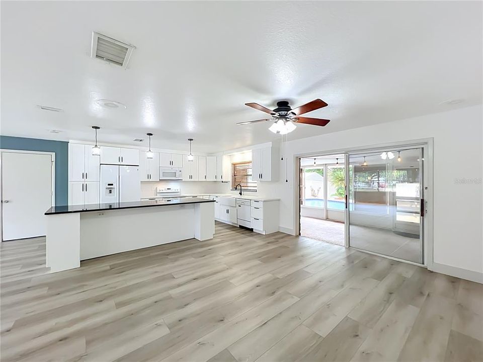 На продажу: $479,900 (4 спален, 2 ванн, 1727 Квадратных фут)