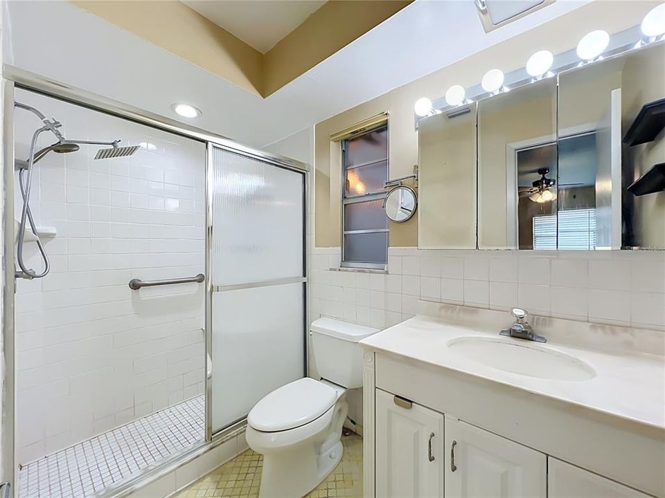 На продажу: $479,900 (4 спален, 2 ванн, 1727 Квадратных фут)