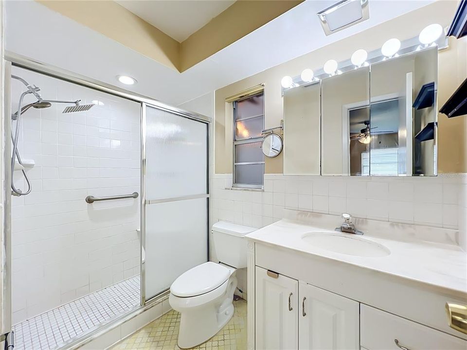 На продажу: $479,900 (4 спален, 2 ванн, 1727 Квадратных фут)