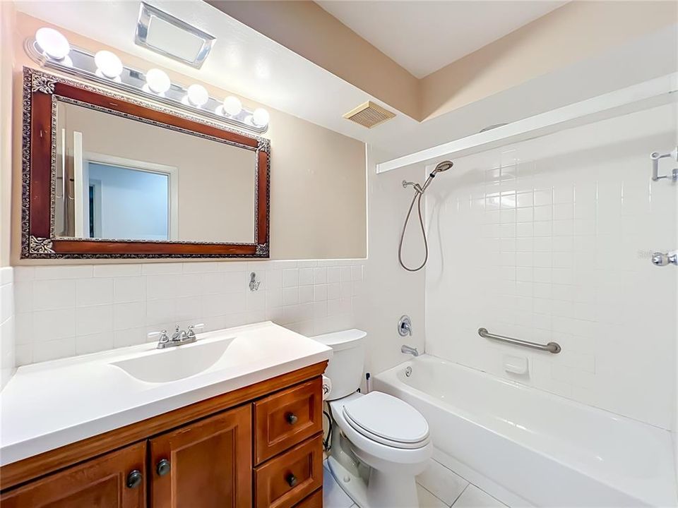 На продажу: $479,900 (4 спален, 2 ванн, 1727 Квадратных фут)