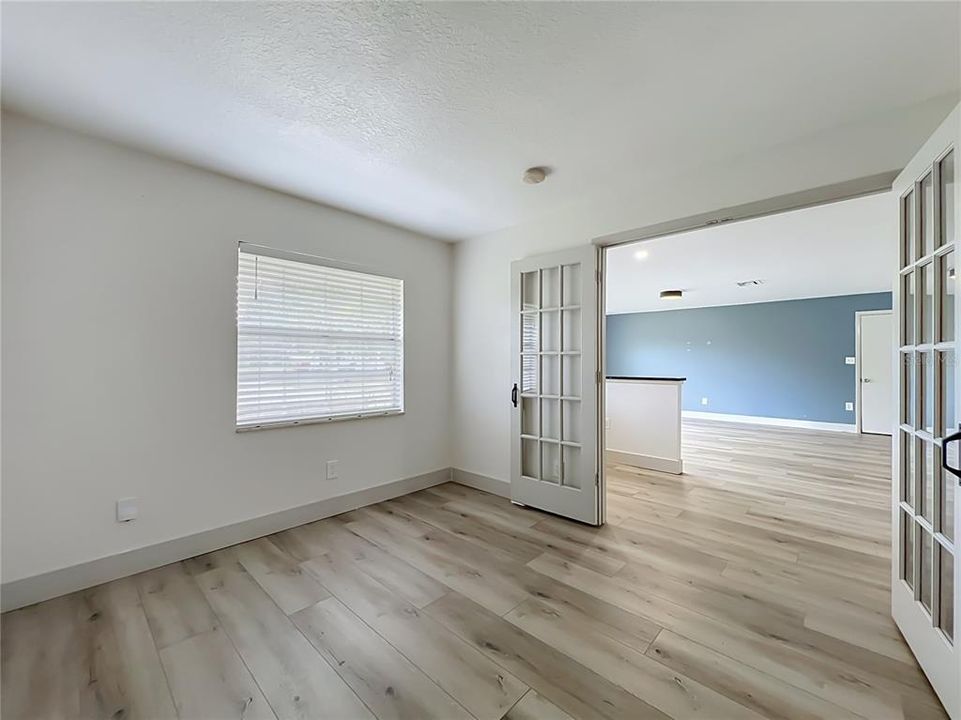 На продажу: $479,900 (4 спален, 2 ванн, 1727 Квадратных фут)
