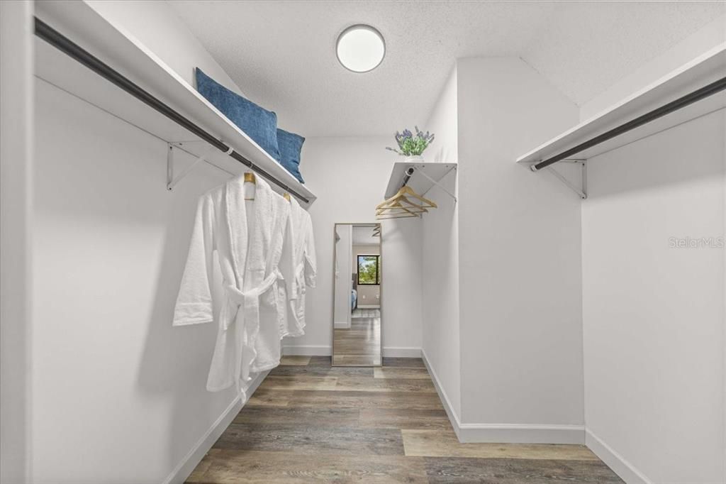 For Sale: $335,000 (3 beds, 2 baths, 1343 Square Feet)