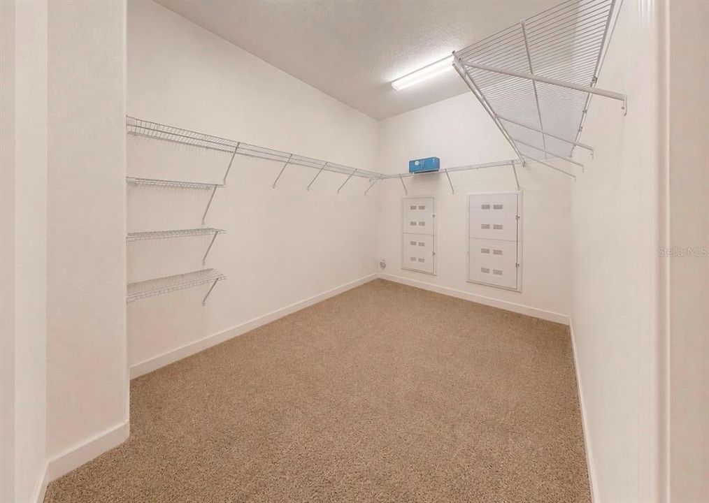 En Venta: $365,000 (3 camas, 2 baños, 1971 Pies cuadrados)