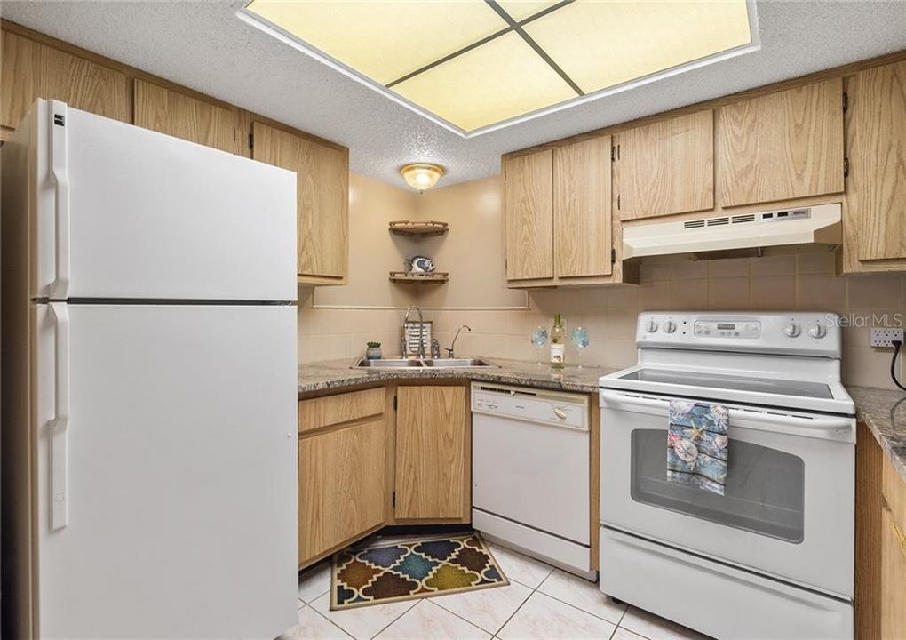 На продажу: $125,000 (2 спален, 2 ванн, 899 Квадратных фут)