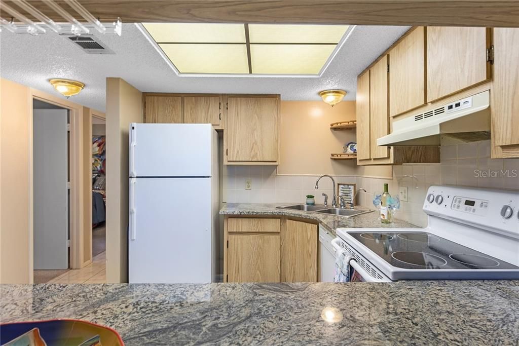 На продажу: $125,000 (2 спален, 2 ванн, 899 Квадратных фут)