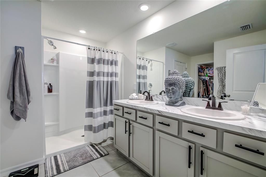 For Rent: $2,250 (4 beds, 2 baths, 1812 Square Feet)