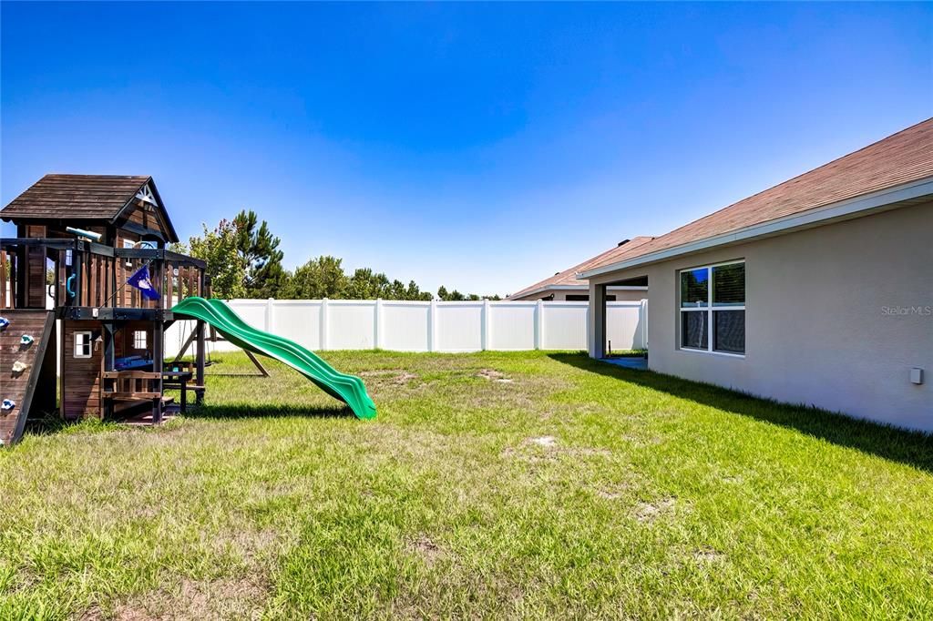For Rent: $2,250 (4 beds, 2 baths, 1812 Square Feet)