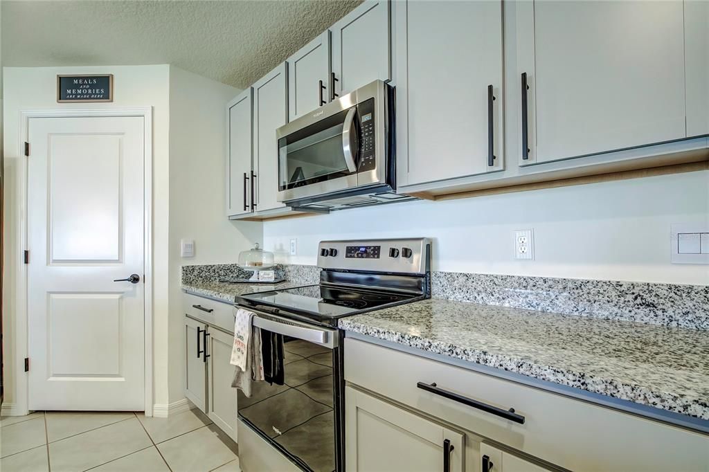 For Rent: $2,250 (4 beds, 2 baths, 1812 Square Feet)