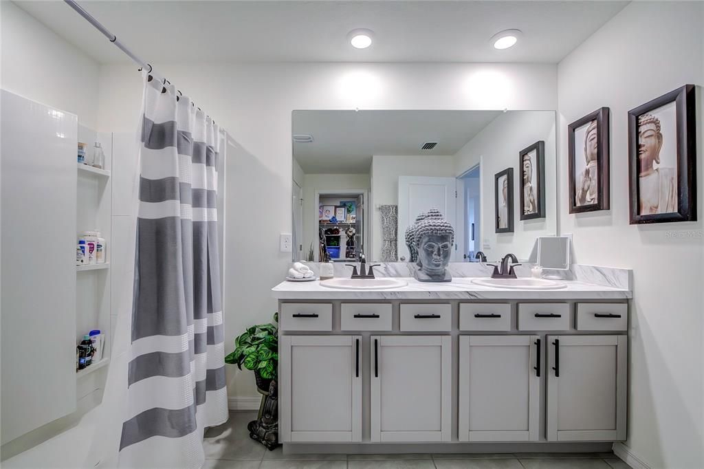 For Rent: $2,250 (4 beds, 2 baths, 1812 Square Feet)