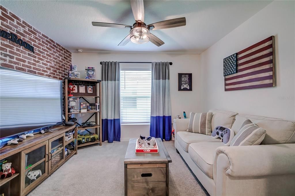 For Rent: $2,250 (4 beds, 2 baths, 1812 Square Feet)