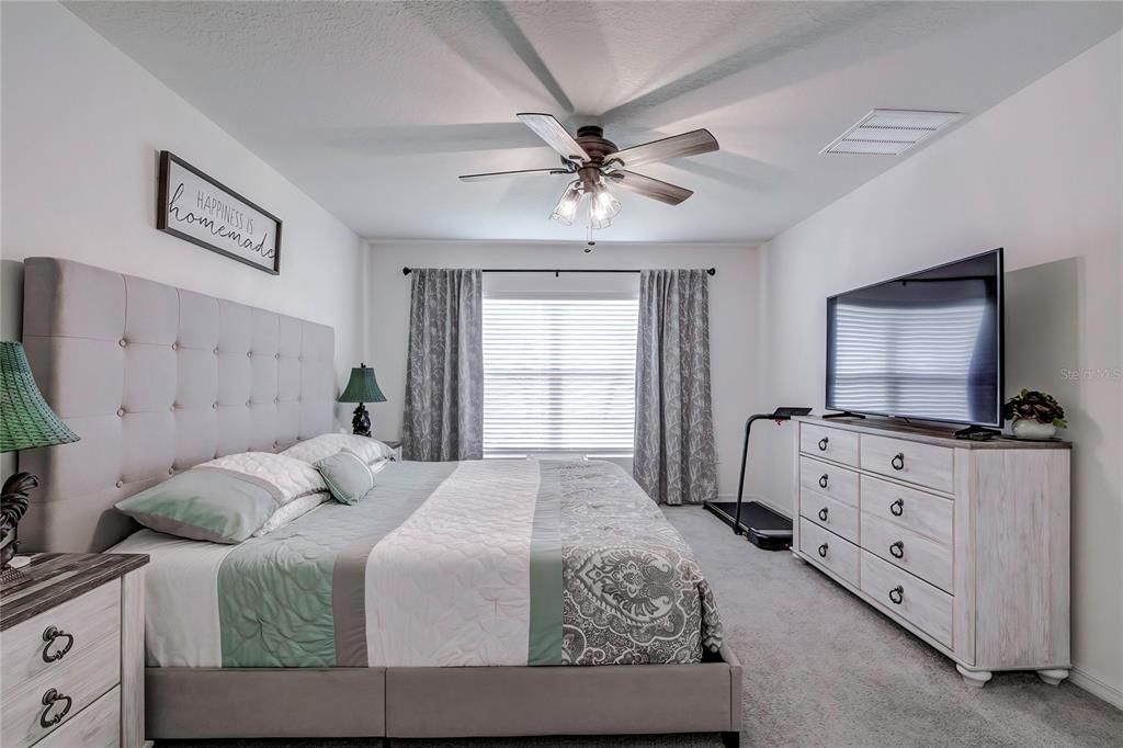 For Rent: $2,250 (4 beds, 2 baths, 1812 Square Feet)