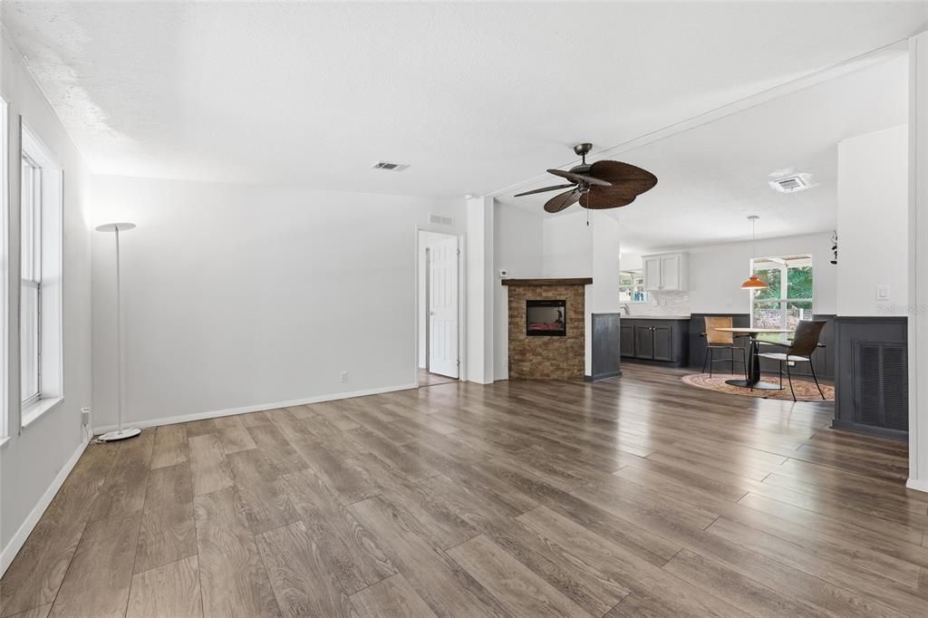 For Sale: $217,000 (3 beds, 2 baths, 1080 Square Feet)