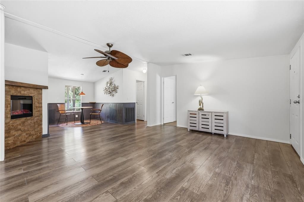 For Sale: $217,000 (3 beds, 2 baths, 1080 Square Feet)