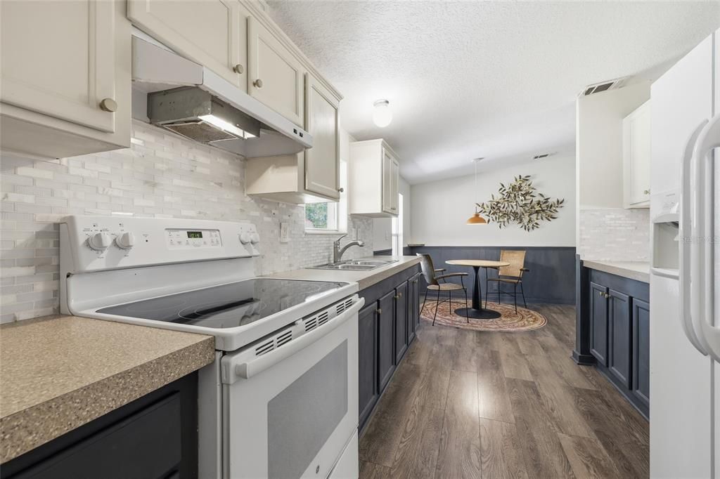 For Sale: $217,000 (3 beds, 2 baths, 1080 Square Feet)