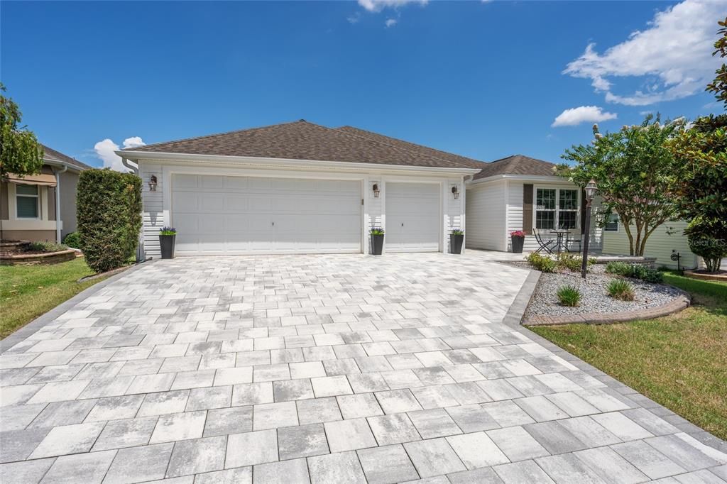 For Sale: $425,000 (3 beds, 2 baths, 1888 Square Feet)