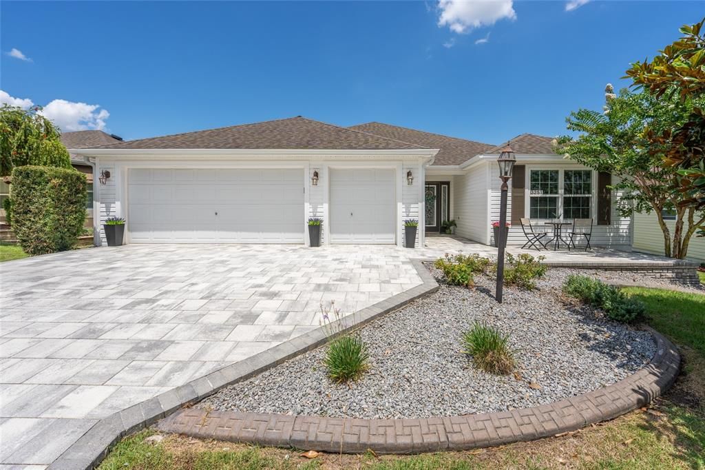 For Sale: $425,000 (3 beds, 2 baths, 1888 Square Feet)