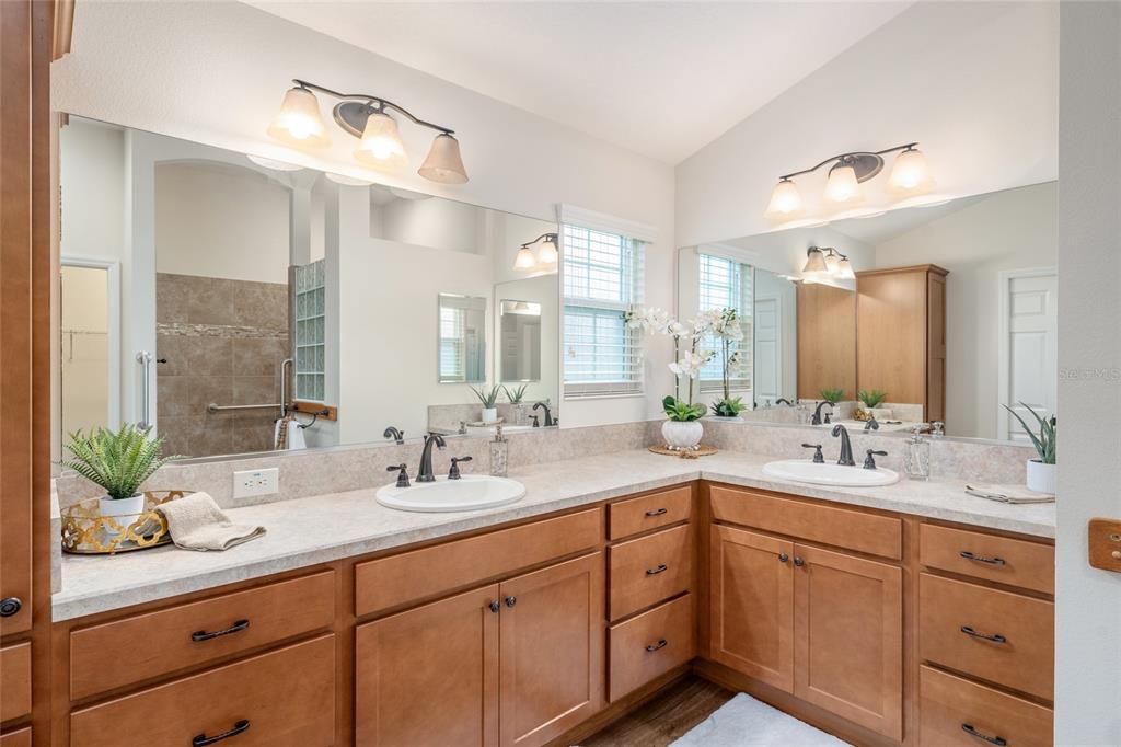 For Sale: $425,000 (3 beds, 2 baths, 1888 Square Feet)