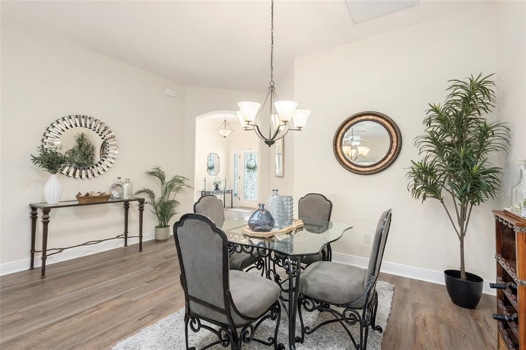 For Sale: $425,000 (3 beds, 2 baths, 1888 Square Feet)
