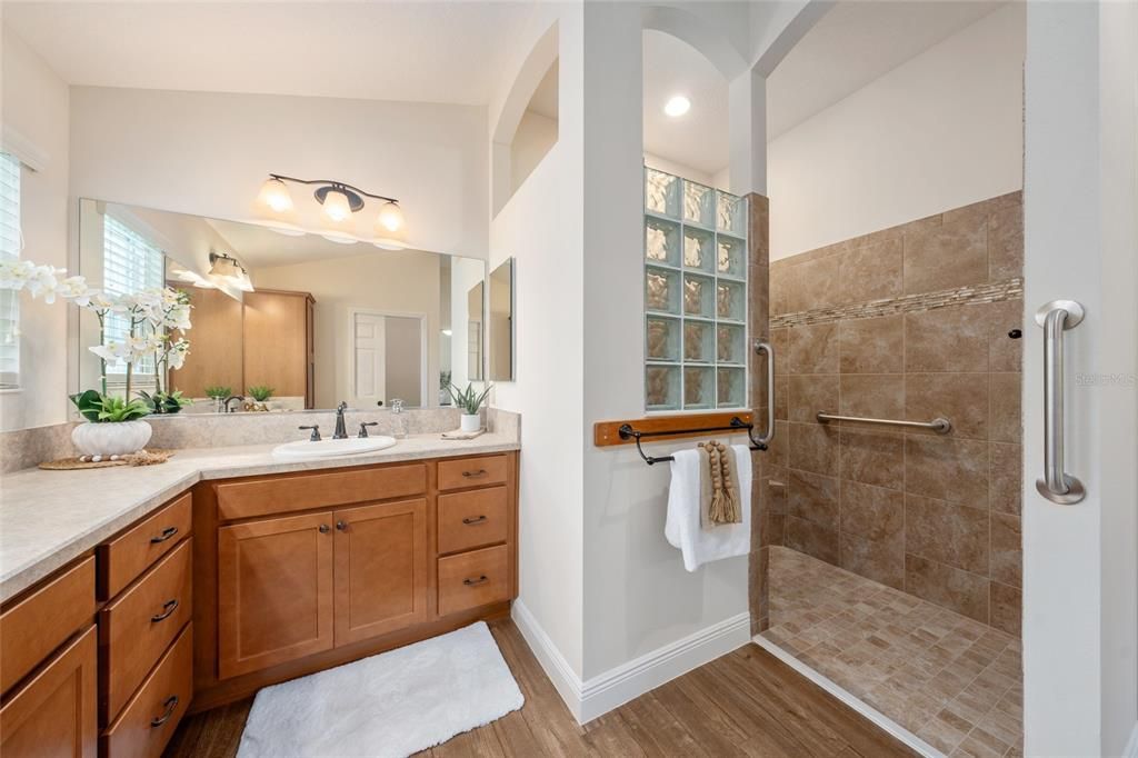 For Sale: $425,000 (3 beds, 2 baths, 1888 Square Feet)