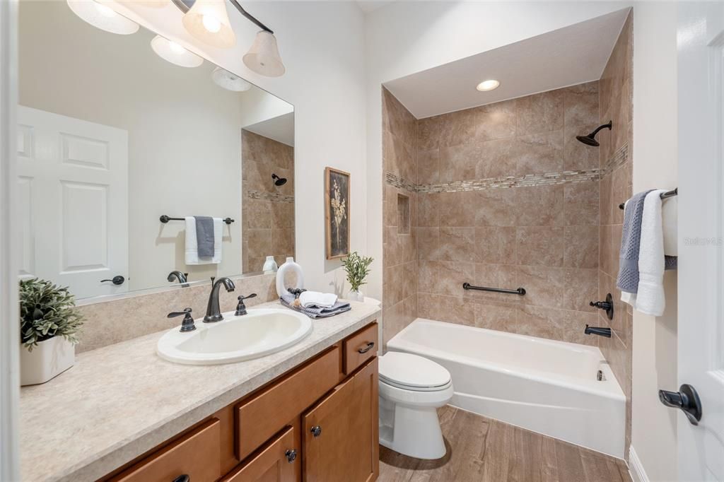 For Sale: $425,000 (3 beds, 2 baths, 1888 Square Feet)