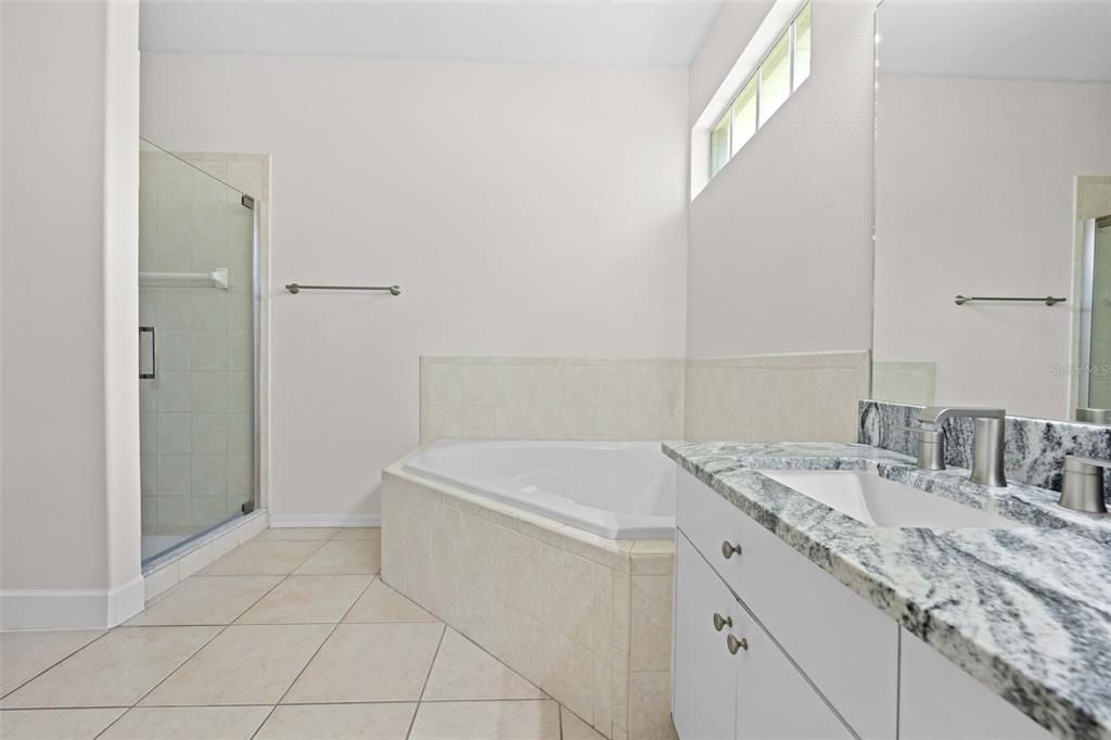 En Venta: $315,000 (2 camas, 2 baños, 1958 Pies cuadrados)