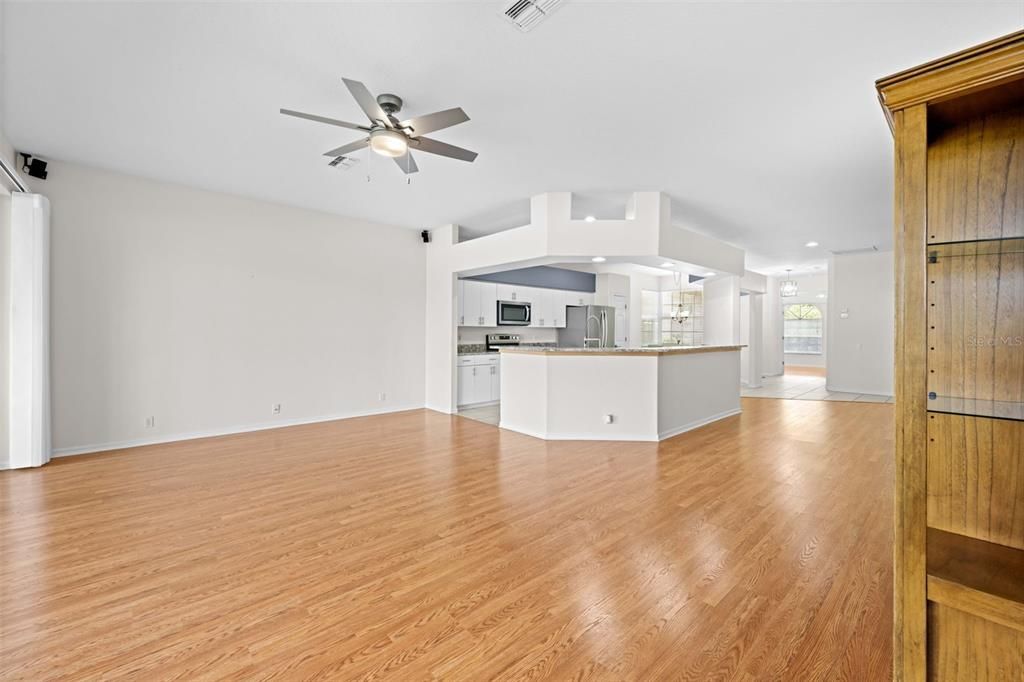En Venta: $315,000 (2 camas, 2 baños, 1958 Pies cuadrados)