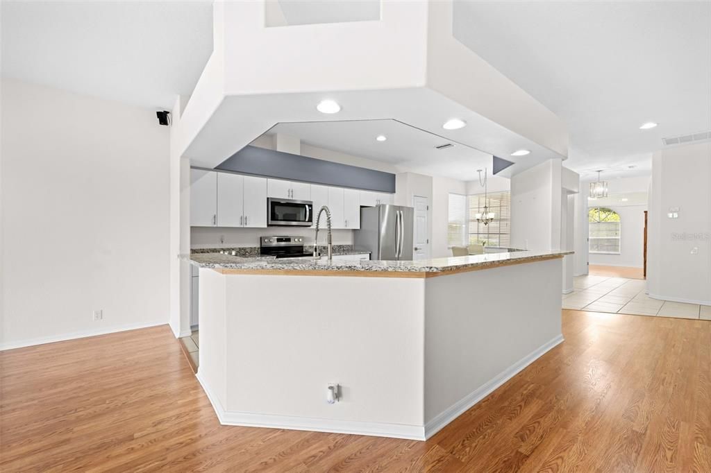En Venta: $315,000 (2 camas, 2 baños, 1958 Pies cuadrados)