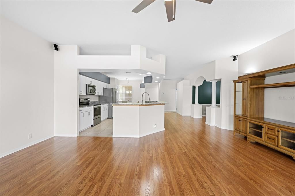 En Venta: $315,000 (2 camas, 2 baños, 1958 Pies cuadrados)