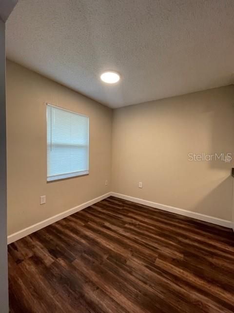 For Rent: $1,350 (2 beds, 1 baths, 900 Square Feet)