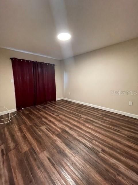 For Rent: $1,350 (2 beds, 1 baths, 900 Square Feet)