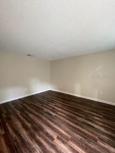 For Rent: $1,350 (2 beds, 1 baths, 900 Square Feet)
