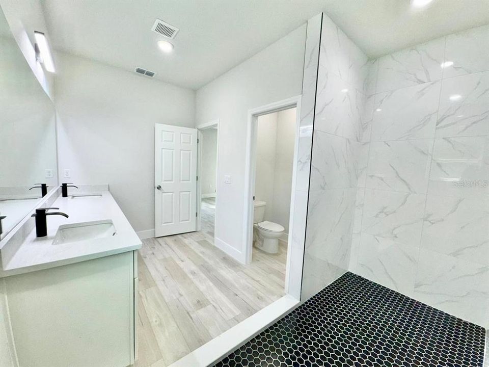 На продажу: $264,990 (3 спален, 2 ванн, 1529 Квадратных фут)