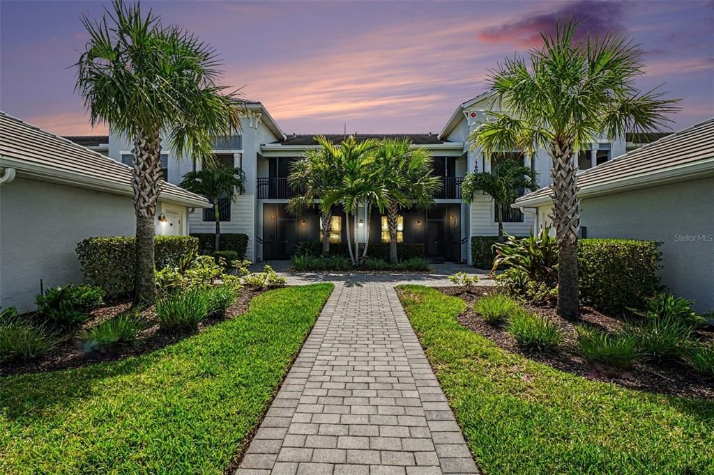For Sale: $349,000 (2 beds, 2 baths, 1355 Square Feet)