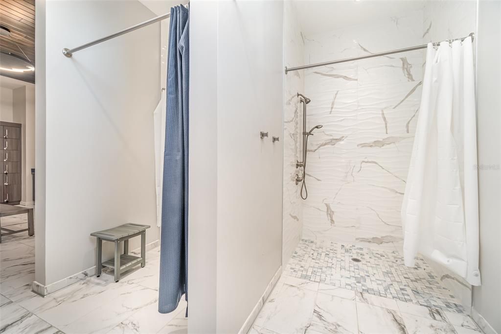 For Sale: $349,000 (2 beds, 2 baths, 1355 Square Feet)