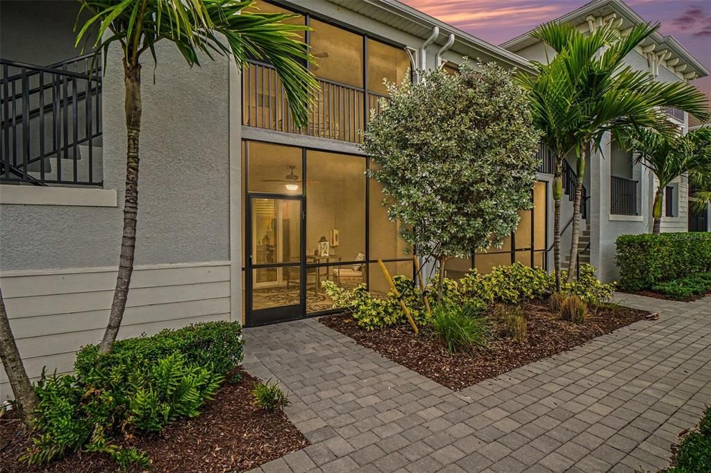 For Sale: $349,000 (2 beds, 2 baths, 1355 Square Feet)