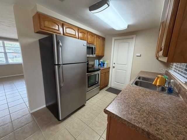 For Rent: $1,550 (2 beds, 1 baths, 936 Square Feet)