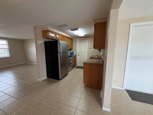 For Rent: $1,550 (2 beds, 1 baths, 936 Square Feet)