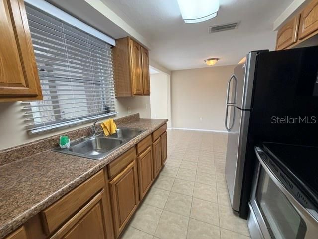 For Rent: $1,550 (2 beds, 1 baths, 936 Square Feet)