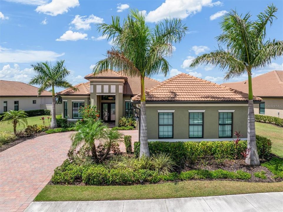 En Venta: $1,300,000 (3 camas, 3 baños, 2779 Pies cuadrados)