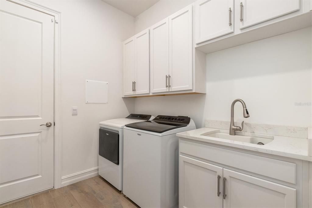 En Venta: $1,300,000 (3 camas, 3 baños, 2779 Pies cuadrados)