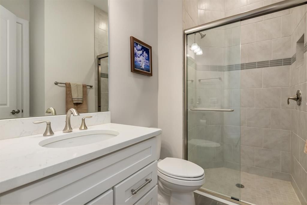 En Venta: $1,300,000 (3 camas, 3 baños, 2779 Pies cuadrados)