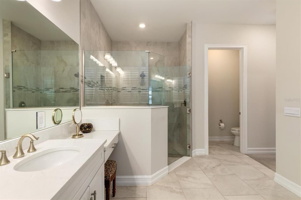En Venta: $1,300,000 (3 camas, 3 baños, 2779 Pies cuadrados)